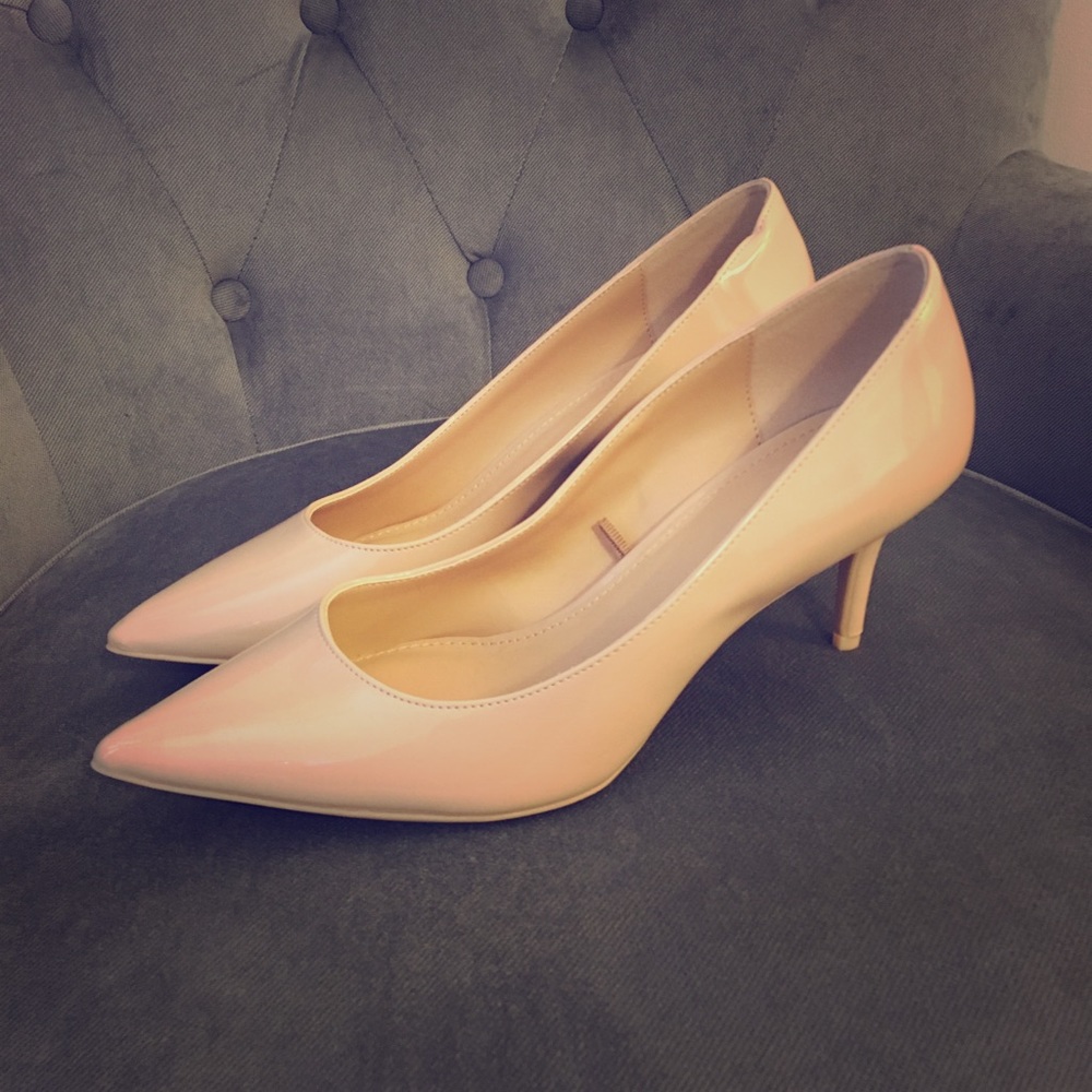 Cute nude pumps!
